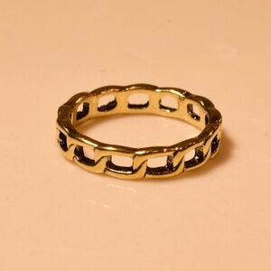 Elegant Gold-Tone Chain Link Ring